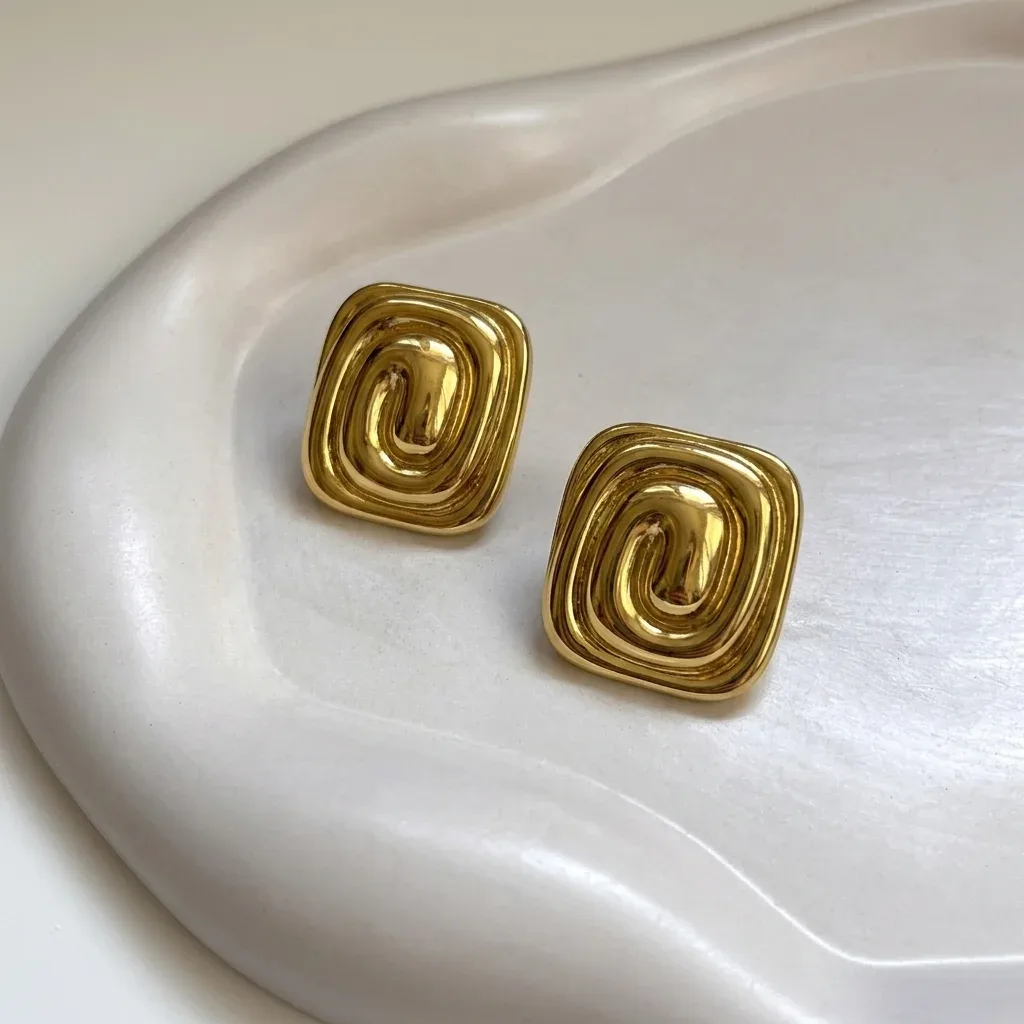 The Golden Maze Studs