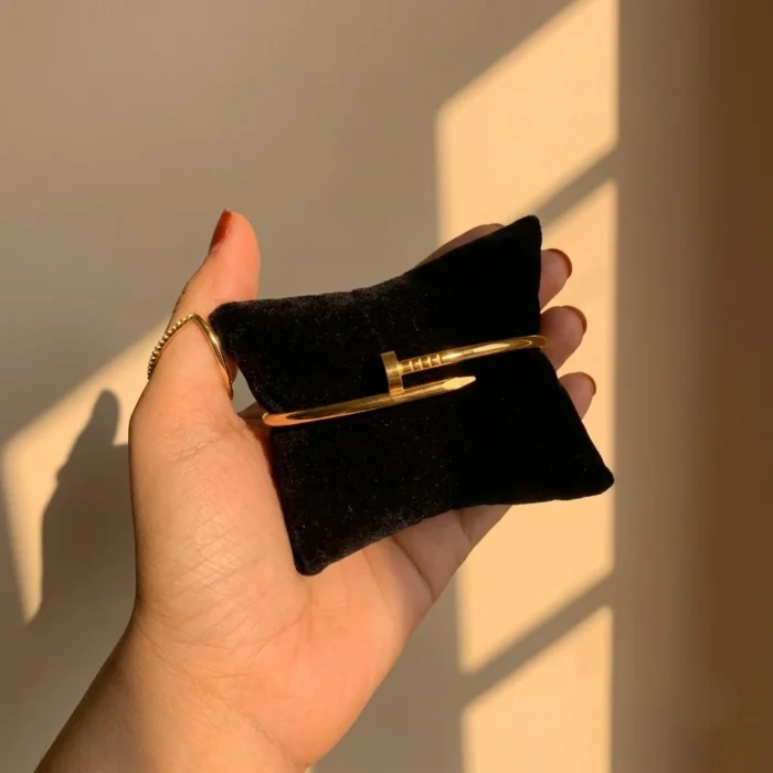 Classic Smooth Nail Motif Gold Bangle