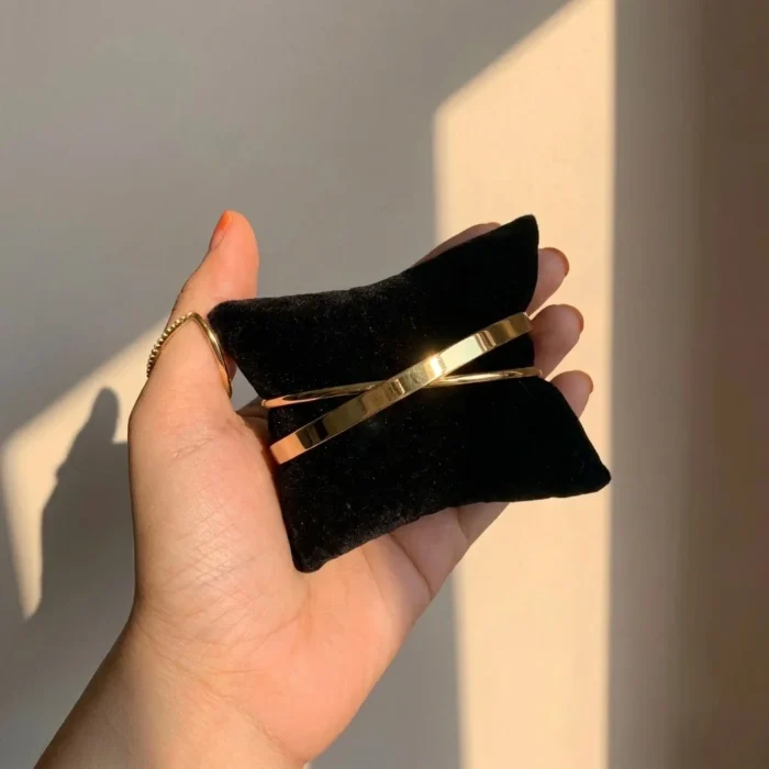 Criss Cross Polished Gold Bangle
