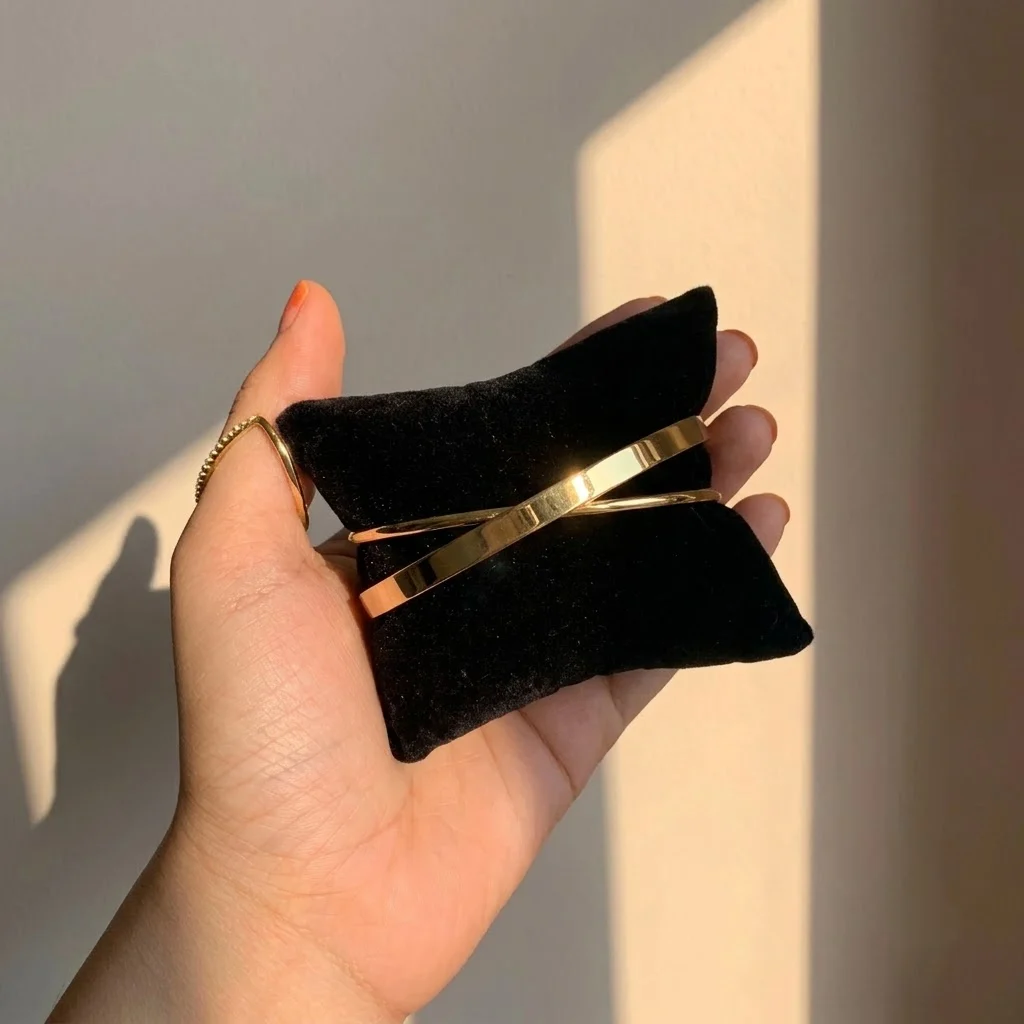 Criss Cross Polished Gold Bangle